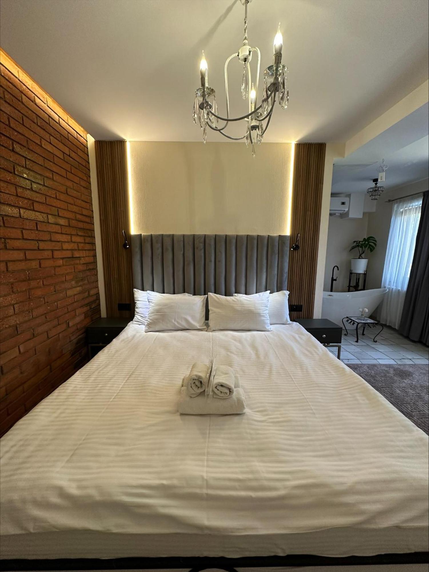 Wine Hills Hotel Tbilisi Bagian luar foto